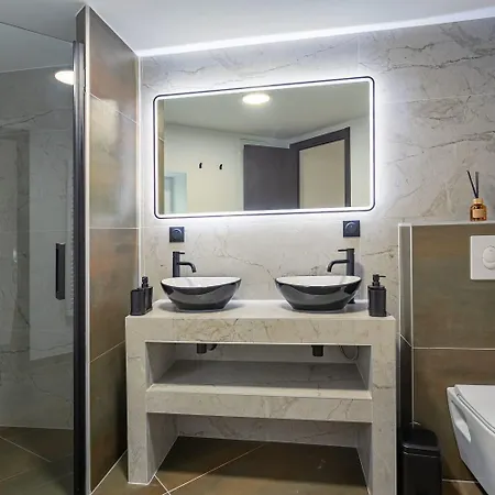 Apartament Maison Renovee Climatisee Avec Sauna Et Baby-foot *